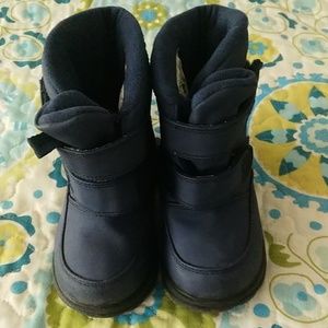 Navy snow boots